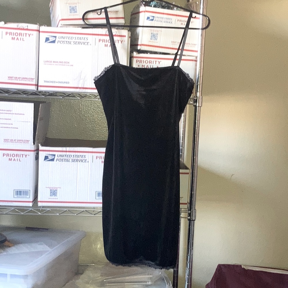 NWT Forever 21 Velvety Bodycon Mini Lace Dress Size Medium Black